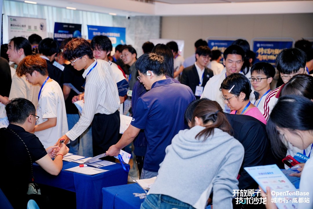 社区嘉年华:15 个社区及生态伙伴展位现场交流