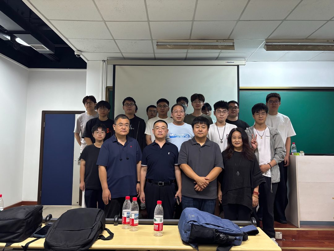 OpenTenBase社区专家和北京大学荆琦老师及选课学生合影